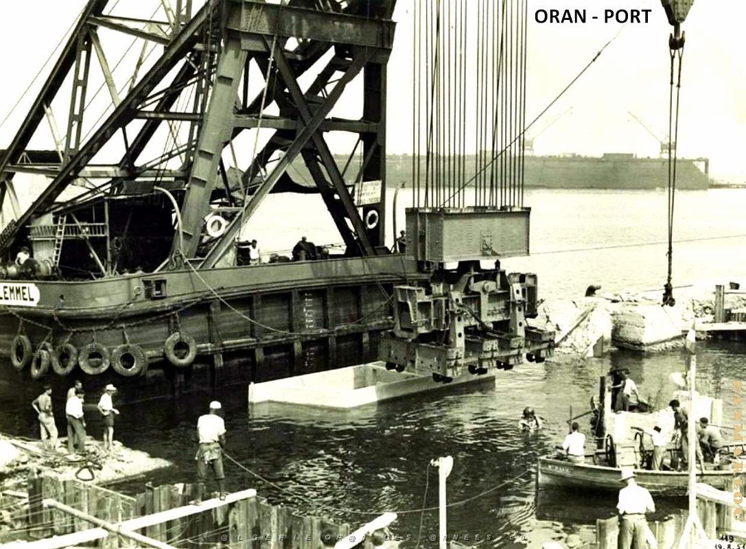 Oran - Port - Levage avec Scaphandrier.jpg
